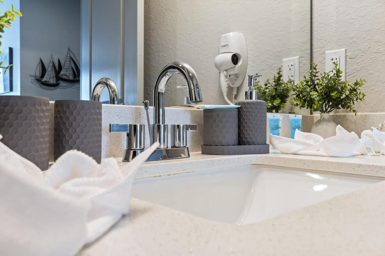 Central Avenue 2 Bed Mins From Tropicana Field St. Petersburg Luaran gambar